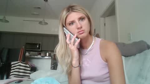 Snapshot of parisbaby2000 chatting on September 15, 2025, 2:28 pm parisbaby2000 online show from September 15, 2025, 2:28 pm