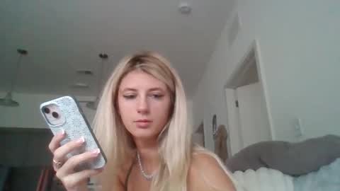 Snapshot of parisbaby2000 chatting on September 16, 2025, 1:56 pm parisbaby2000 online show from September 16, 2025, 1:56 pm