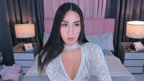 parismilker online show from June 11, 2026, 2:53 am