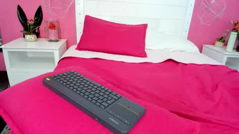 parker_mia02 online show from January 9, 2026, 3:04 pm