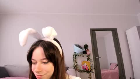 Bella online show from October 18, 2025, 3:20 am