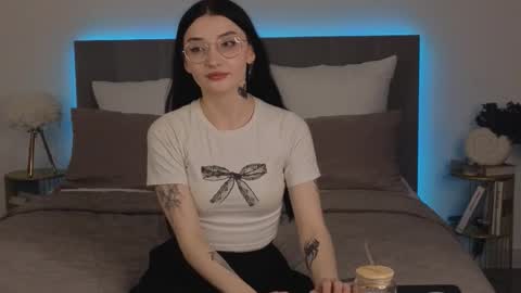 Snapshot of patricia_legrand chatting on November 10, 2025, 3:44 pm Patricia online show from November 10, 2025, 3:44 pm