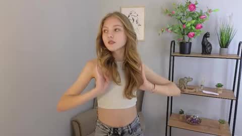 Vicki online show from September 10, 2025, 10:48 am