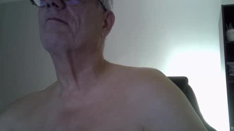 Snapshot of patrick5275 chatting on October 11, 2025, 6:01 am patrick5275 online show from October 11, 2025, 6:01 am
