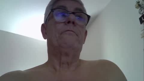 Snapshot of patrick5275 chatting on October 14, 2025, 8:42 pm patrick5275 online show from October 14, 2025, 8:42 pm