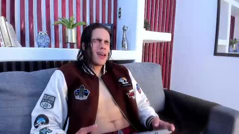 Snapshot of patrick_senova chatting on March 7, 2025, 4:02 am Patrick online show from March 7, 2025, 4:02 am