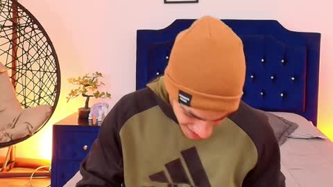 Snapshot of patrick_senova chatting on October 15, 2025, 4:12 am Patrick online show from October 15, 2025, 4:12 am