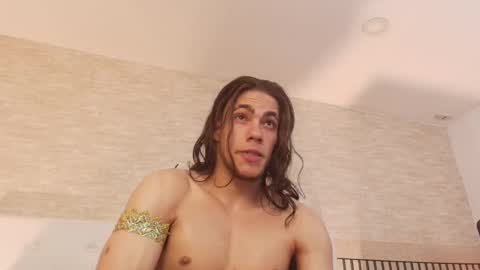 Snapshot of patrick_senova chatting on October 31, 2025, 4:02 am Patrick online show from October 31, 2025, 4:02 am