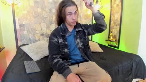 Snapshot of patrick_senova chatting on November 10, 2025, 4:11 am Patrick online show from November 10, 2025, 4:11 am