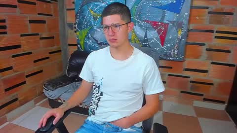 Snapshot of patrik027 chatting on March 4, 2025, 12:33 pm .... online show from March 4, 2025, 12:33 pm