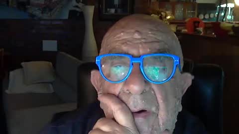 Snapshot of patvac chatting on December 5, 2024, 12:33 pm patvac online show from December 5, 2024, 12:33 pm