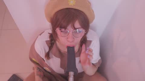 Paula online show from November 11, 2025, 7:58 pm