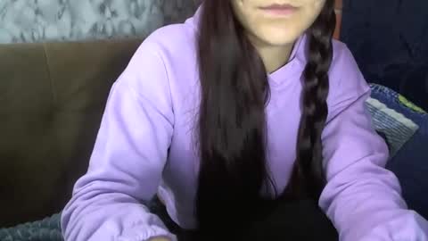 Pau online show from February 2, 2026, 11:03 pm