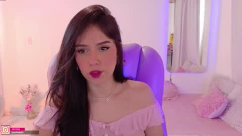 Snapshot of pau_cute chatting on October 11, 2025, 8:18 pm Sofa online show from October 11, 2025, 8:18 pm