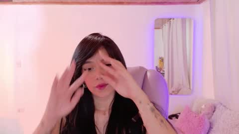 Snapshot of pau_cute chatting on October 27, 2025, 9:19 pm Sofa online show from October 27, 2025, 9:19 pm