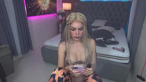 Snapshot of pau_kink95 chatting on February 10, 2025, 11:25 am Paula online show from February 10, 2025, 11:25 am