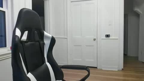 Snapshot of paul9333 chatting on December 17, 2024, 9:38 pm shy online show from December 17, 2024, 9:38 pm