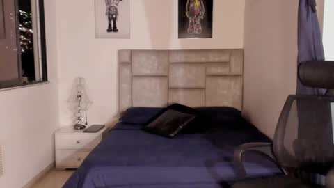 Snapshot of paul_roger chatting on October 1, 2025, 12:16 am PAUL ROGER online show from October 1, 2025, 12:16 am