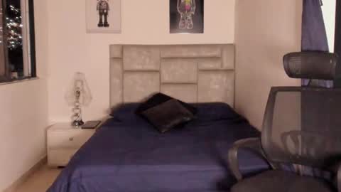 Snapshot of paul_roger chatting on October 7, 2025, 1:03 am PAUL ROGER online show from October 7, 2025, 1:03 am