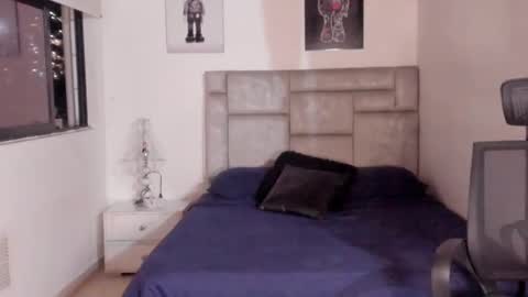 Snapshot of paul_roger chatting on October 31, 2025, 11:50 pm PAUL ROGER online show from October 31, 2025, 11:50 pm