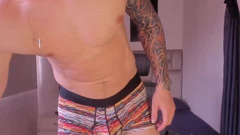 Snapshot of paul_roger chatting on November 4, 2025, 12:48 pm PAUL ROGER online show from November 4, 2025, 12:48 pm