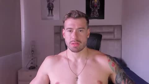 Snapshot of paul_roger chatting on November 8, 2025, 4:29 pm PAUL ROGER online show from November 8, 2025, 4:29 pm