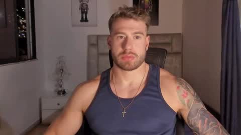 Snapshot of paul_roger chatting on November 15, 2025, 11:10 pm PAUL ROGER online show from November 15, 2025, 11:10 pm