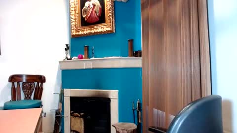 PAULA online show from February 6, 2025, 8:56 pm