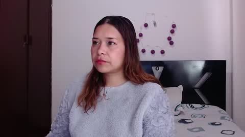 PAULA online show from November 23, 2025, 8:08 pm