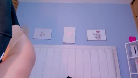 Pau online show from October 18, 2025, 1:01 pm