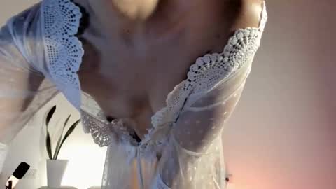 Paula perez - online show from October 4, 2025, 4:10 am