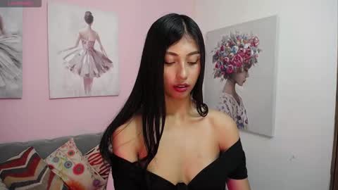 Pau online show from December 2, 2025, 12:43 pm