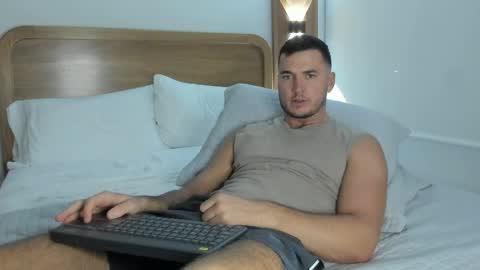 paulblack021 online show from May 5, 2026, 3:36 am