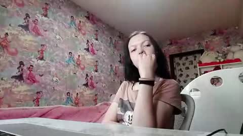 Leila online show from July 27, 2026, 1:23 am