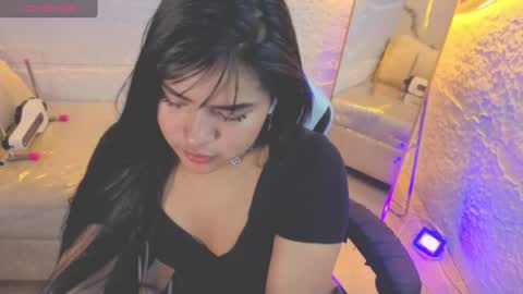 Snapshot of paulette_v chatting on July 6, 2026, 3:03 pm Live 800am 200pm COLOMBIAN HOUR online show from July 6, 2026, 3:03 pm