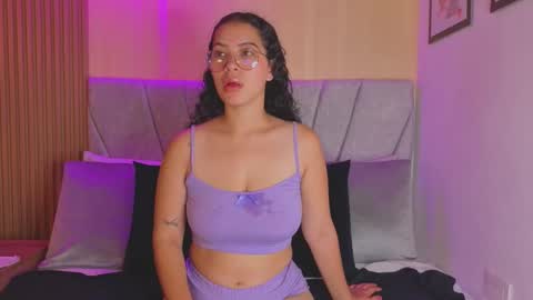 paulina  online show from November 11, 2025, 11:21 am