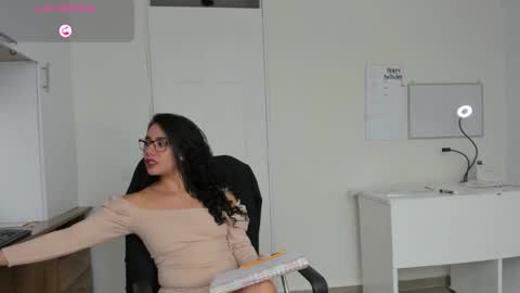 paulina online show from October 17, 2025, 7:27 pm