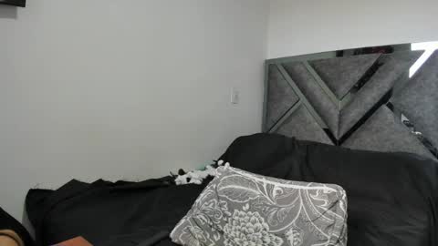 Snapshot of paulina_l chatting on July 6, 2026, 8:55 pm Paulina online show from July 6, 2026, 8:55 pm