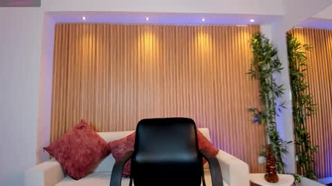 Snapshot of paulina_sweett chatting on February 14, 2026, 10:45 am Paulina online show from February 14, 2026, 10:45 am