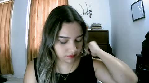 paulina_x_x online show from June 20, 2026, 9:50 pm