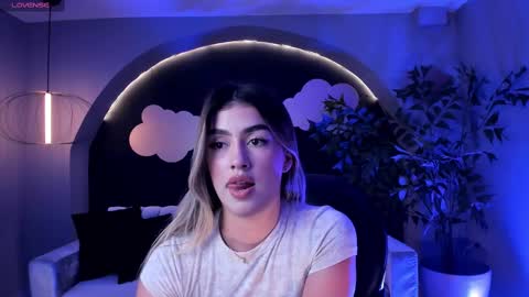 Paulina Santos  online show from March 1, 2025, 6:54 pm