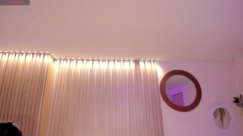 Paulina Santos  online show from October 1, 2025, 7:20 pm