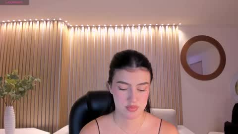 Paulina Santos  online show from October 19, 2025, 5:02 pm