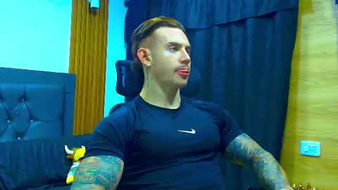 Snapshot of paulthompson_ chatting on June 15, 2026, 5:31 am Paul online show from June 15, 2026, 5:31 am