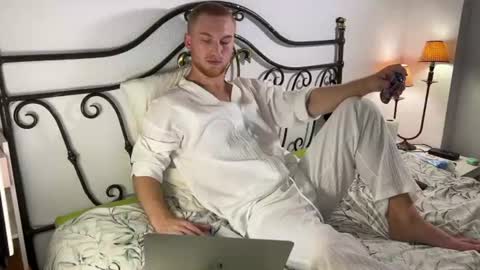 Snapshot of pavelrey chatting on June 16, 2026, 7:05 pm Pavel online show from June 16, 2026, 7:05 pm