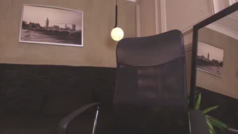 Pavlova online show from October 5, 2025, 8:29 pm