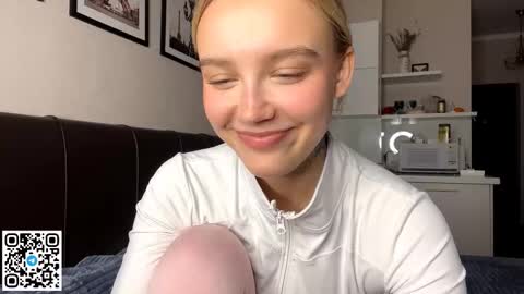 Lola online show from October 21, 2025, 1:23 pm