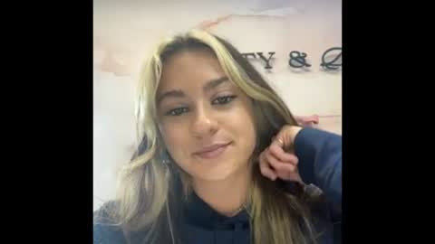 peachesncreampiezz online show from June 27, 2026, 6:02 pm