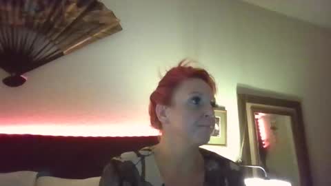 Snapshot of peachesndrmz chatting on October 5, 2025, 9:07 am peachesndrmz online show from October 5, 2025, 9:07 am
