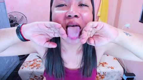 Snapshot of peachperfect_ chatting on April 24, 2026, 10:56 pm I dont demand tokens for as long as youre not requesting anything but that doesnt mean I dont need tokens.. I dont do free online show from April 24, 2026, 10:56 pm